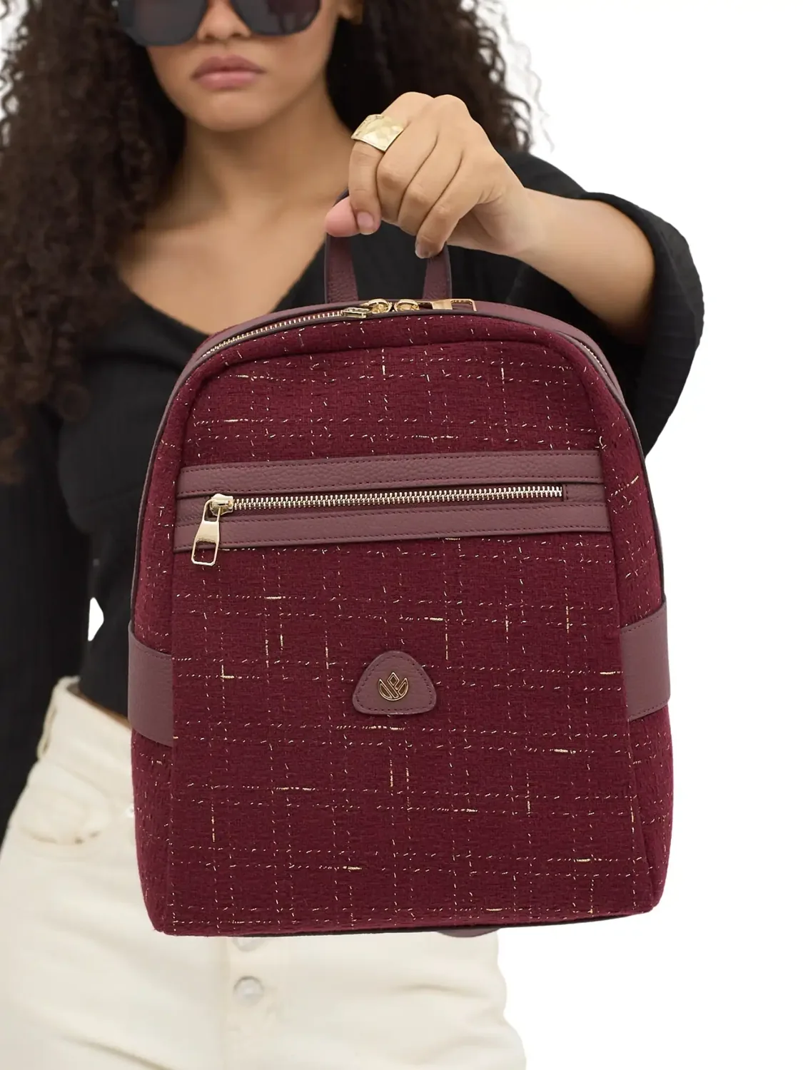 حقيبة ظهر نسائية من التويد بلون عنابي - صورة 2