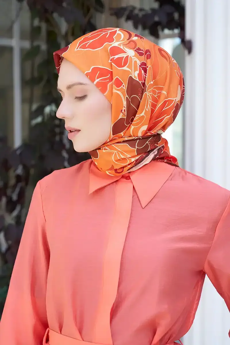 إيشارب ناعم منقوش بلون برتقالي 90×90 سم - صورة 2