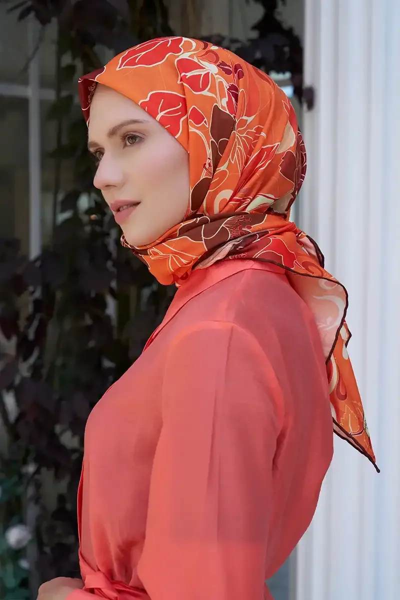 إيشارب ناعم منقوش بلون برتقالي 90×90 سم - صورة 3