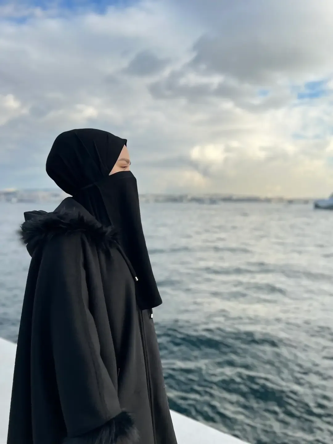 نقاب كريب ناعم بشريط مطاطي - صورة 2