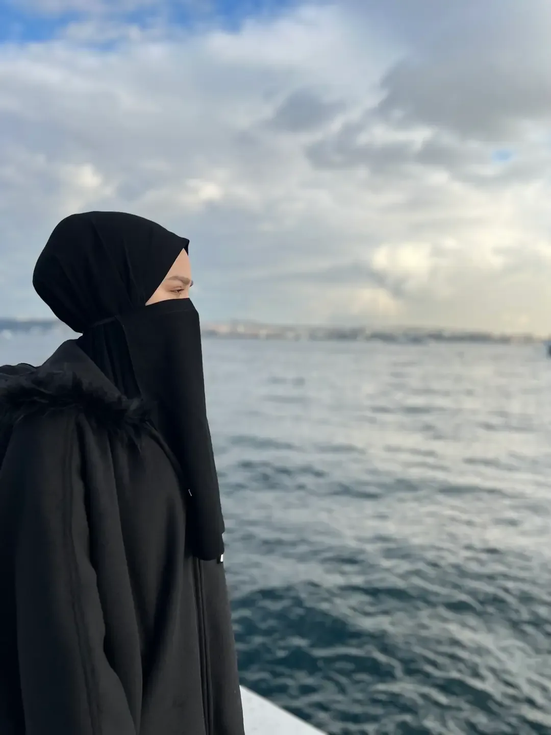 نقاب كريب ناعم بشريط مطاطي - صورة 3