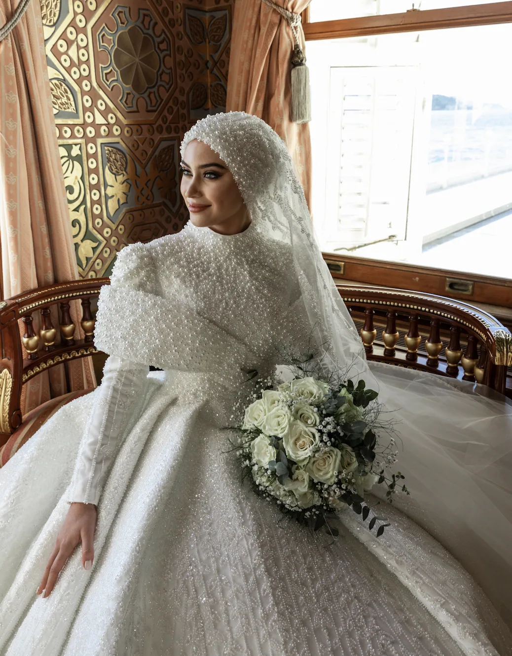 فستان زفاف محتشم بطبقة كتف وخصر محدد - صورة 2