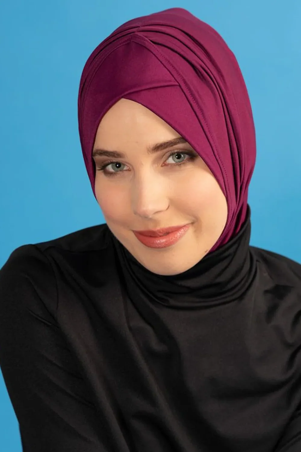 قبعة سباحة خمرية بتصميم متقاطع على الجبهة