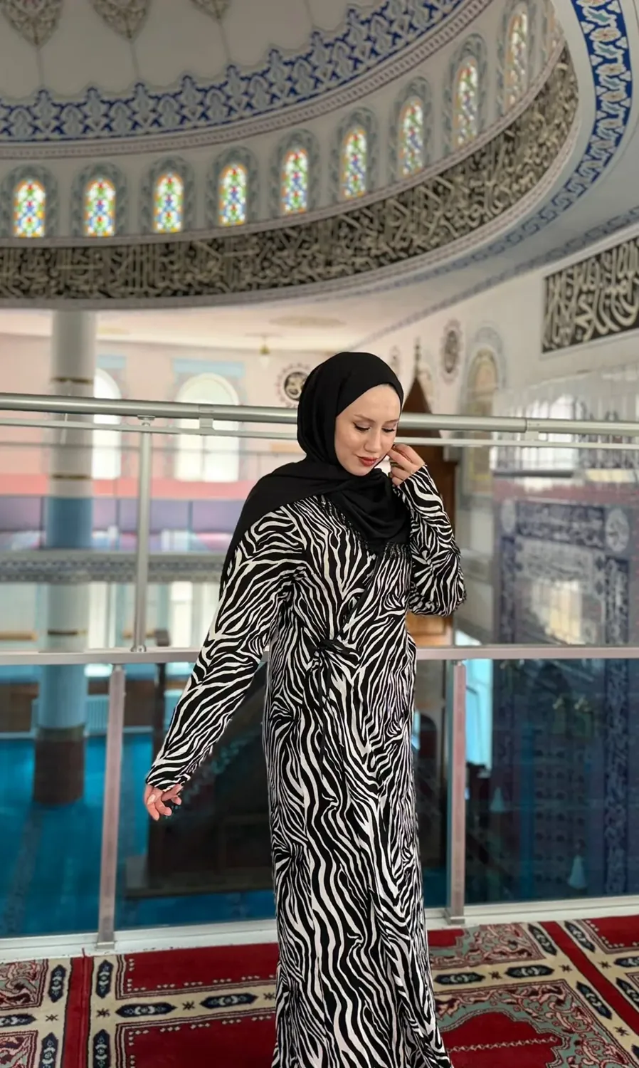 ثوب صلاة بنقشة حمار وحشي يُربط من الجانب
