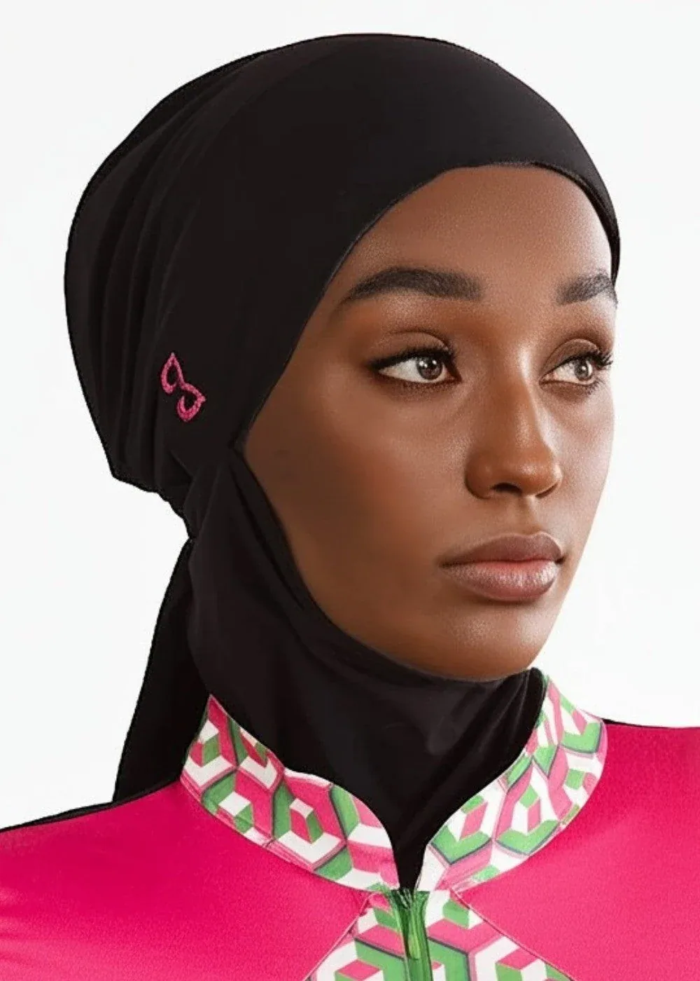 غطاء سباحة أسود يغطي الرقبة بتطريز وردي