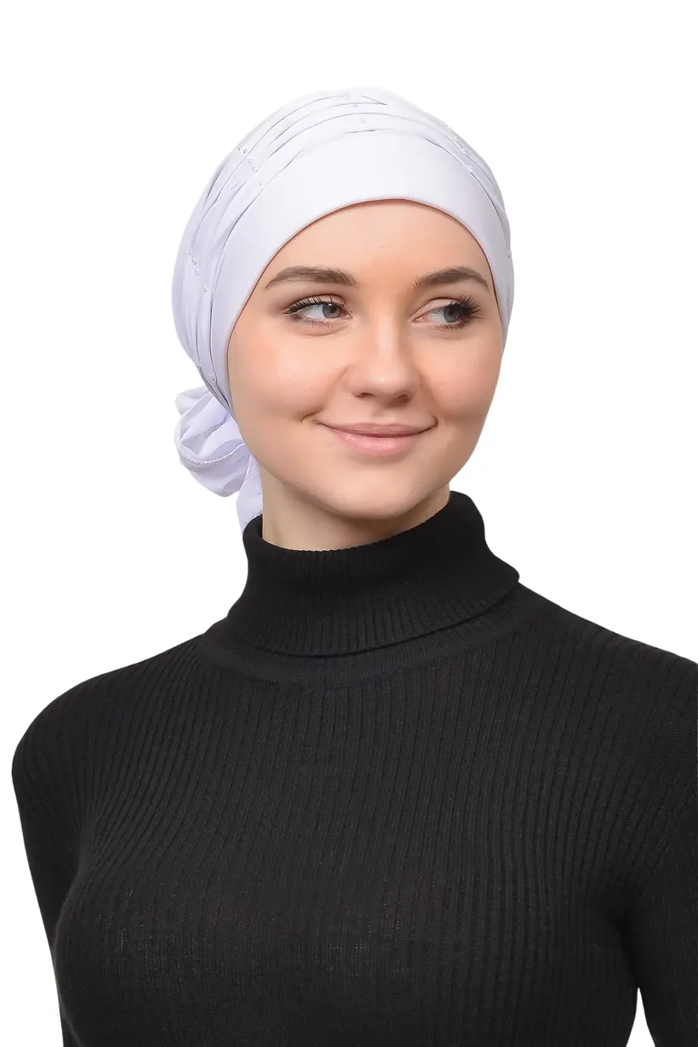 بونيه بتفاصيل لؤلؤ وكسرات