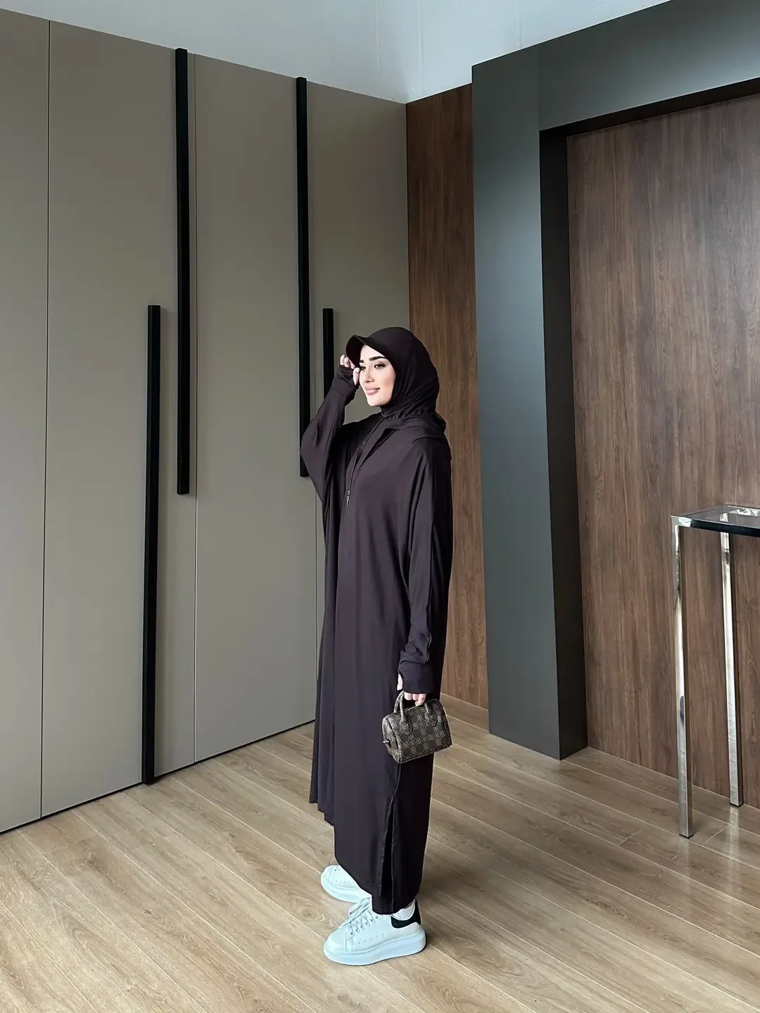 طقم رياضي قطني بني ثلاث قطع - صورة 3