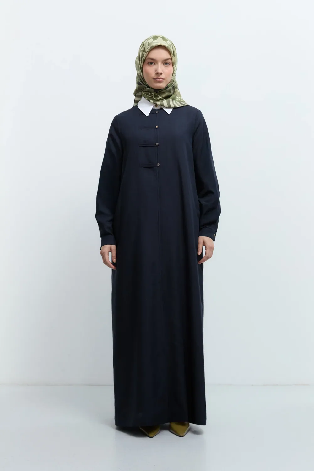 معطف خفيف ليوسيل وكتان بأزرار مميزة كحلي