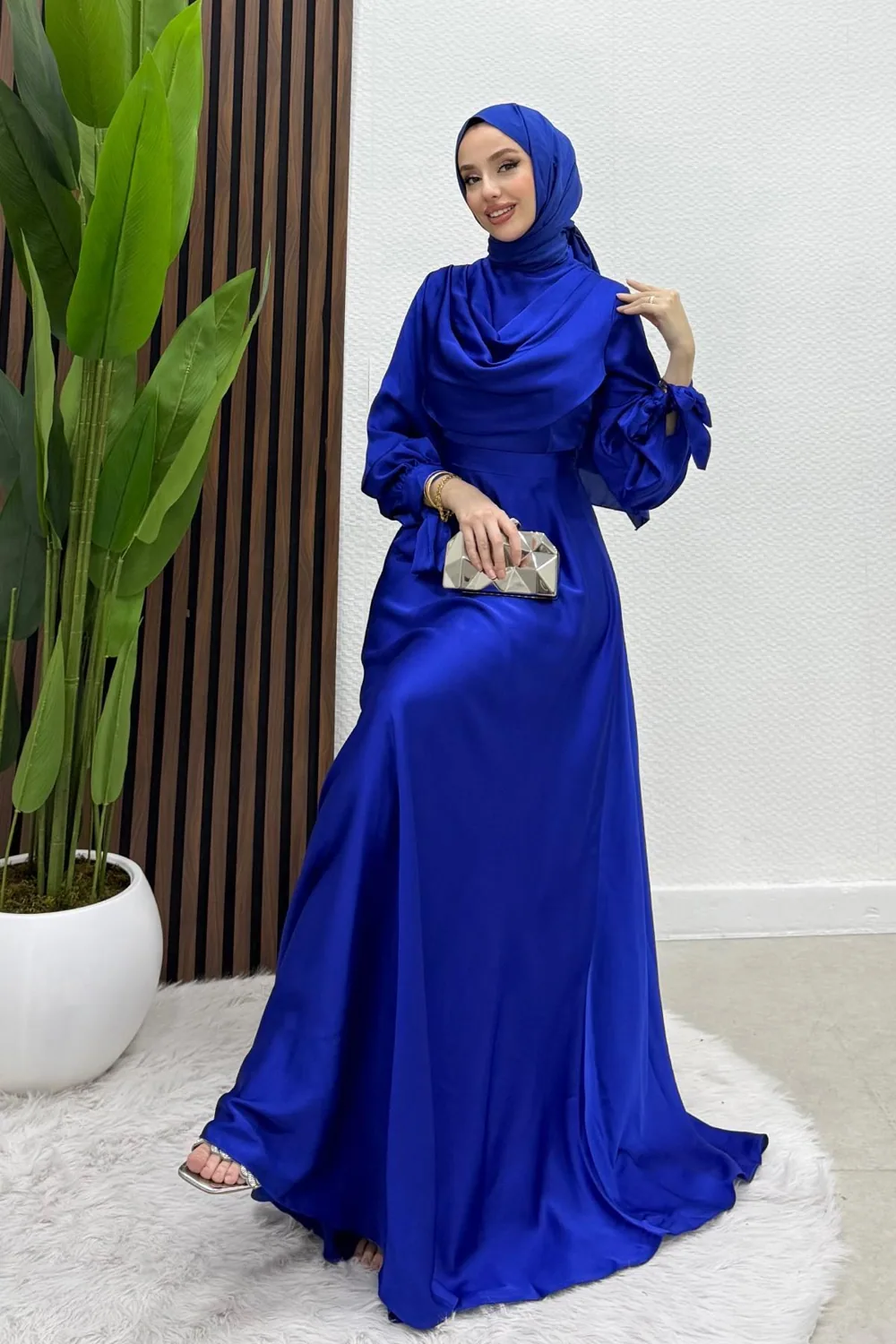فستان سهرة محجبات ساتان أزرق ملكي بأكمام معقودة عند الرسغ