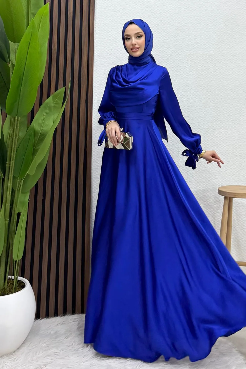 فستان سهرة محجبات ساتان أزرق ملكي بأكمام معقودة عند الرسغ - صورة 2