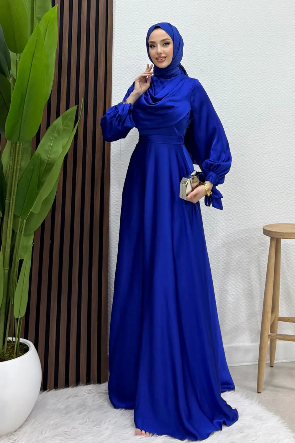 فستان سهرة محجبات ساتان أزرق ملكي بأكمام معقودة عند الرسغ - صورة 3