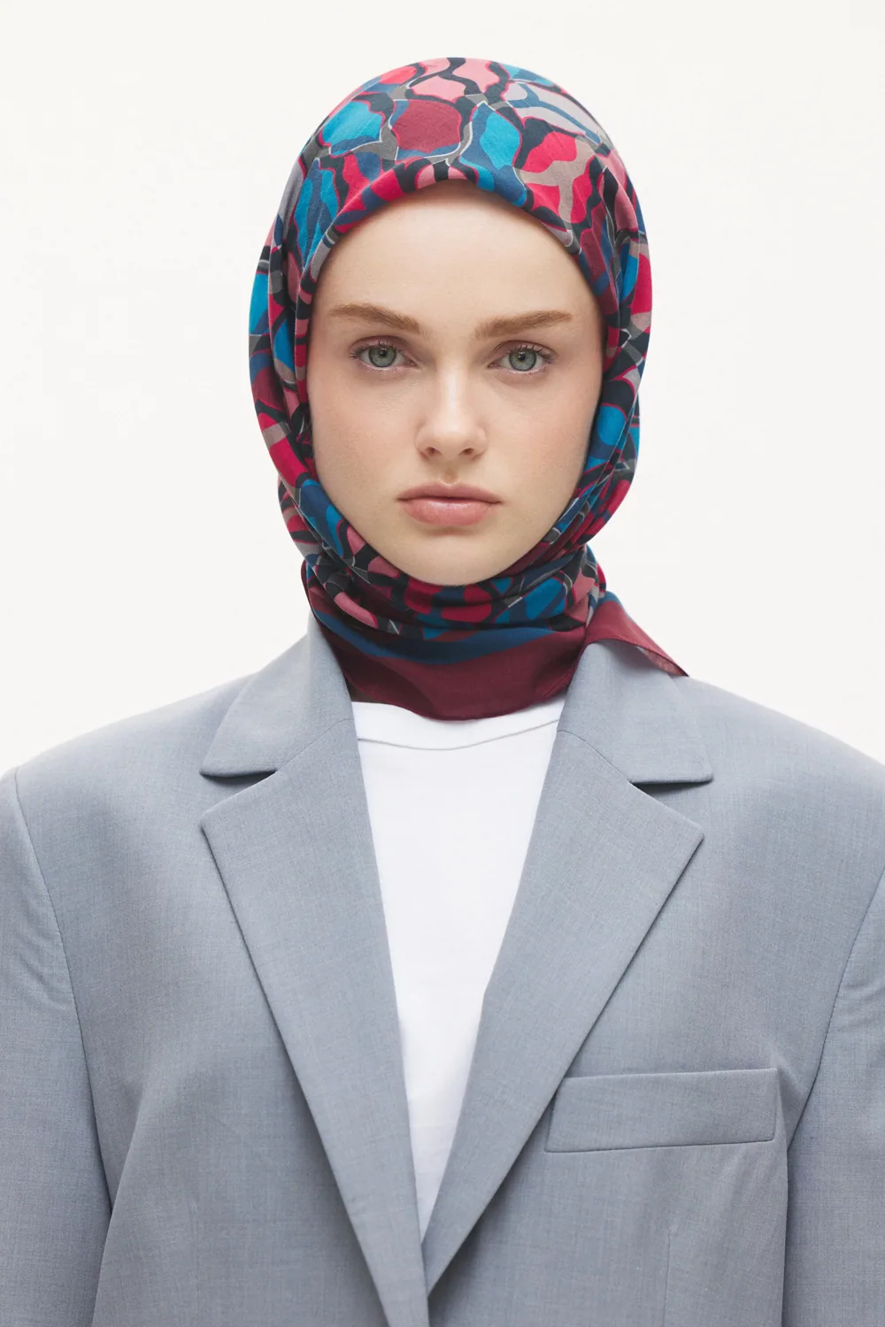 إيشارب ليوسيل بنقشة موجات بلون كحلي وأحمر