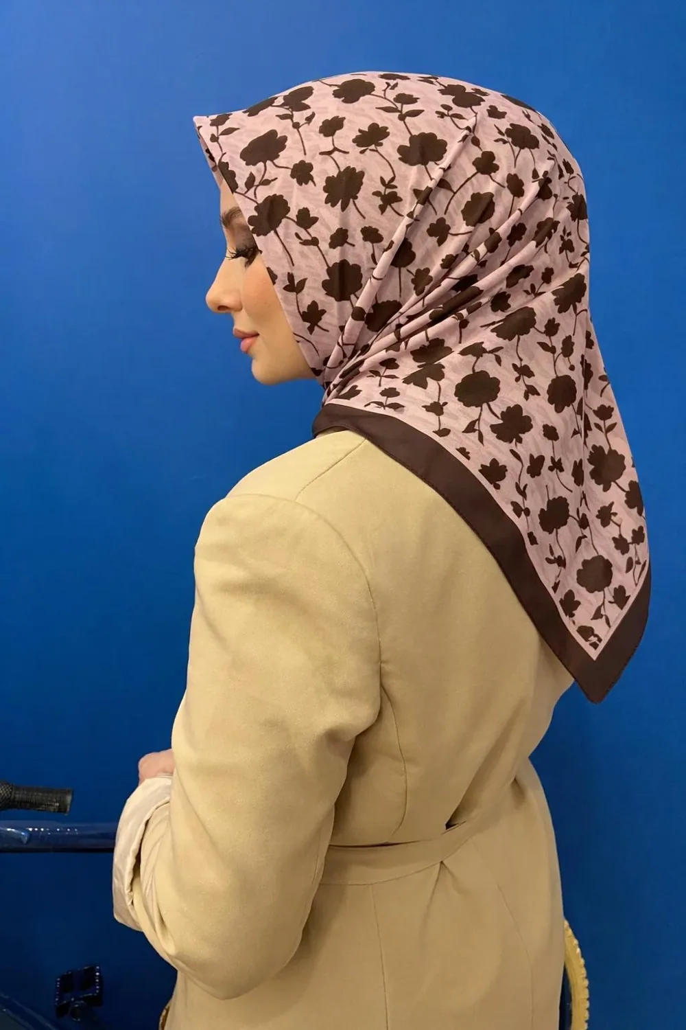 إيشارب ناعم بملمس القطن سادة بني غامق