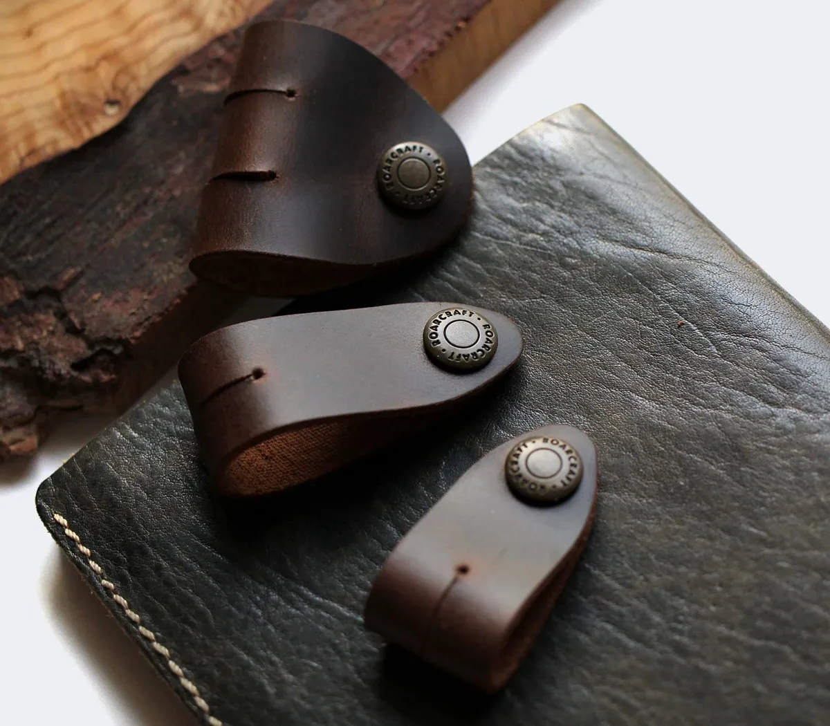 طقم منظمات كابلات جلدية بثلاثة مقاسات - صورة 3