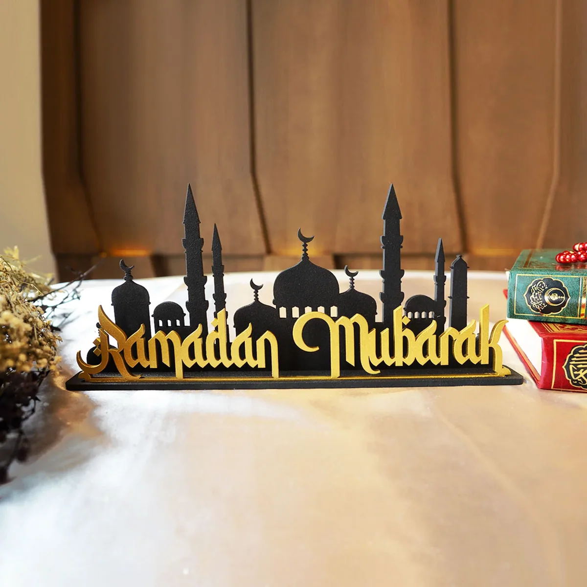 مجسم رمضان مبارك ذهبي بصورة أفق المساجد - صورة 2