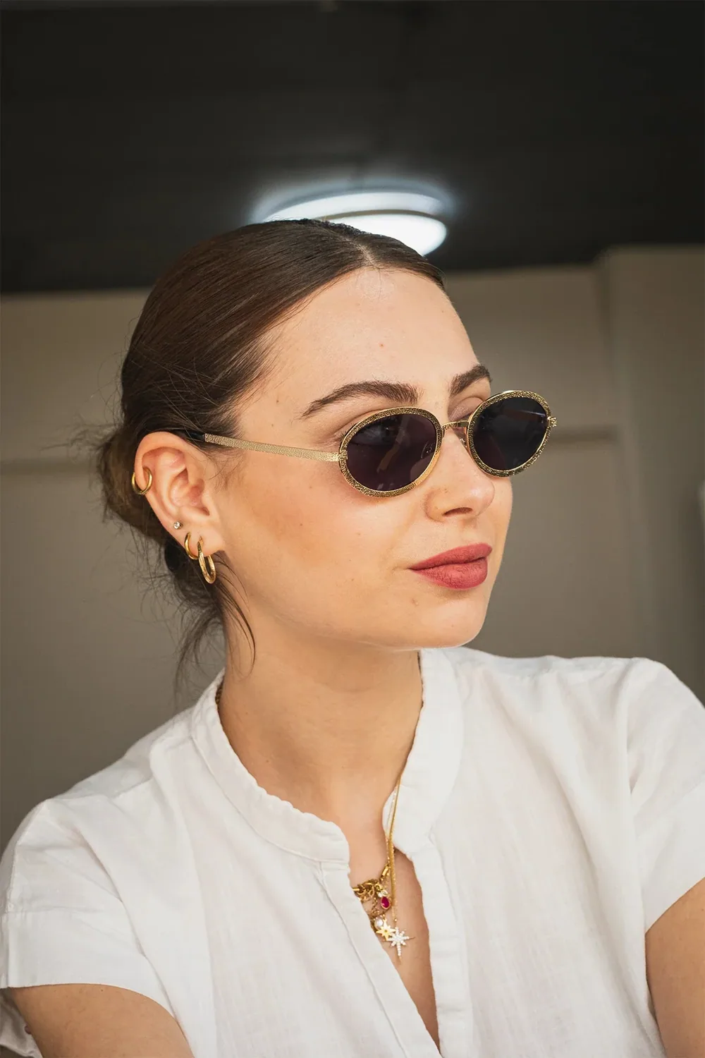 نظارة شمسية معدنية بيضاوية ذهبية بعدسات خضراء - صورة 2