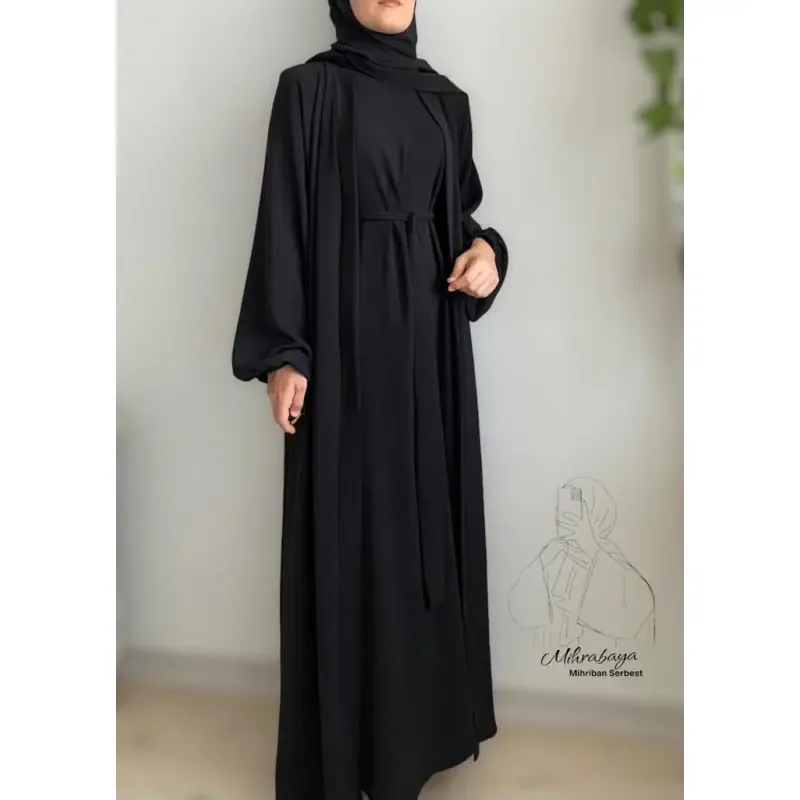 طقم عباية مع حزام بلون أسود