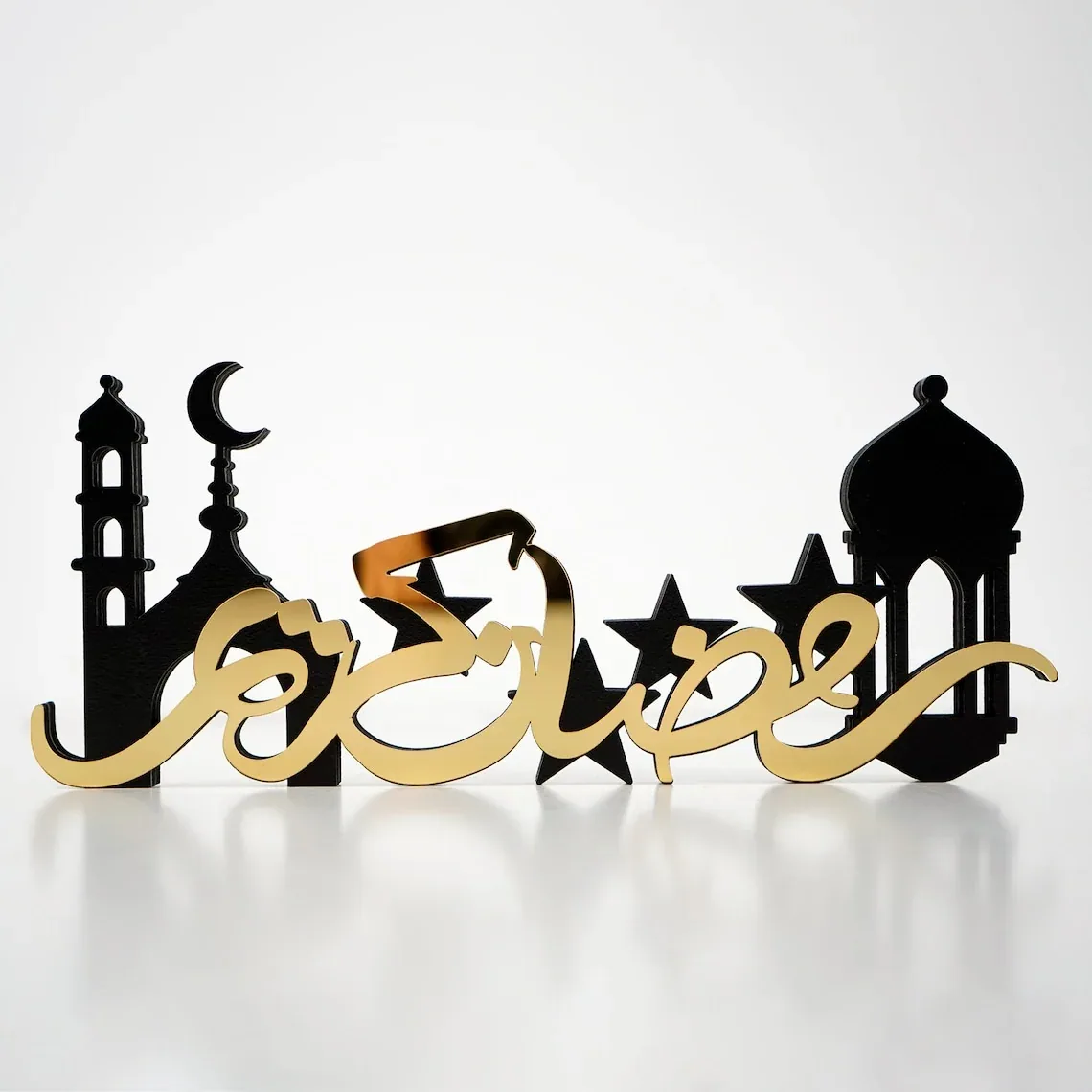 ديكور «رمضان كريم» بتفاصيل مسجد للطاولة والرف - صورة 3