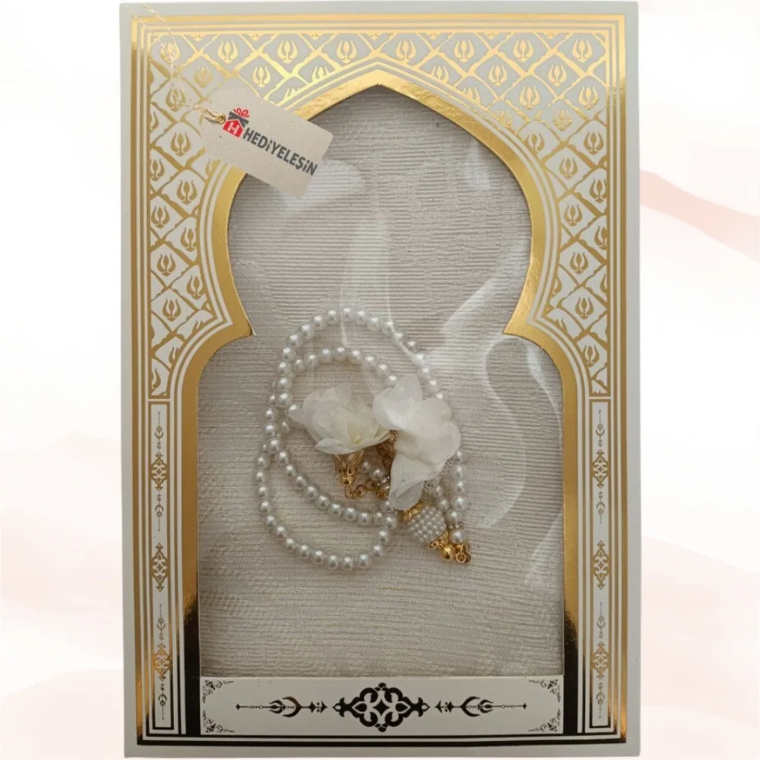 طقم سجادة تفتا كريمية ومسبحة لؤلؤ بوردة