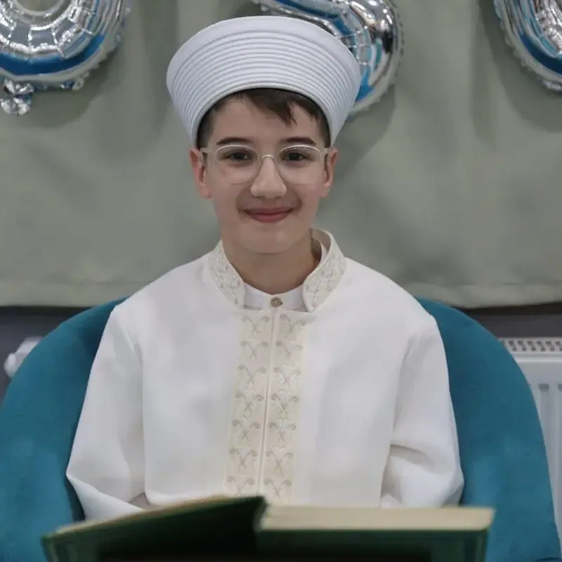 جبة ختم القرآن للأولاد كريمية مطرزة