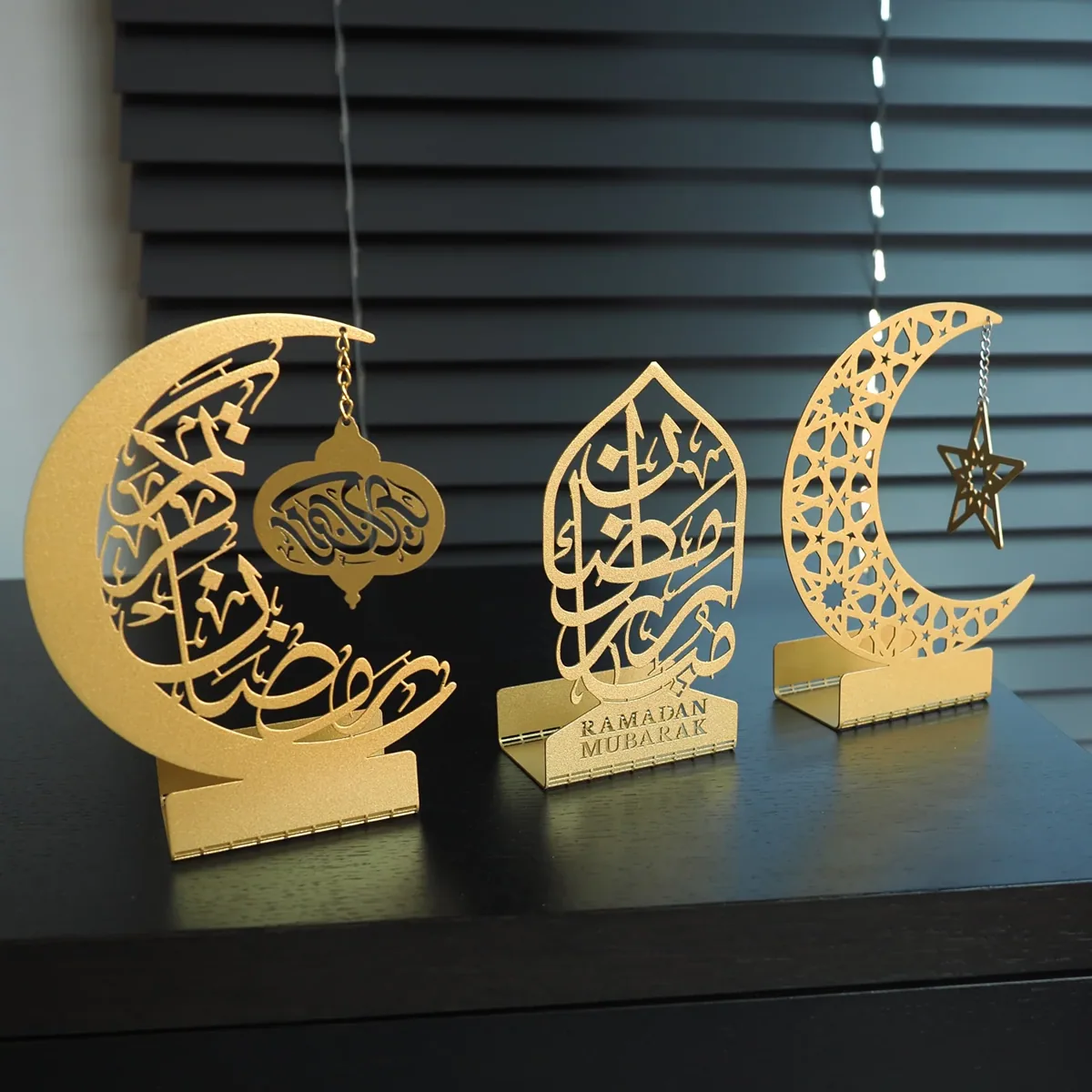 طقم ثلاث حوامل شموع معدنية بخط عربي لرمضان - صورة 4