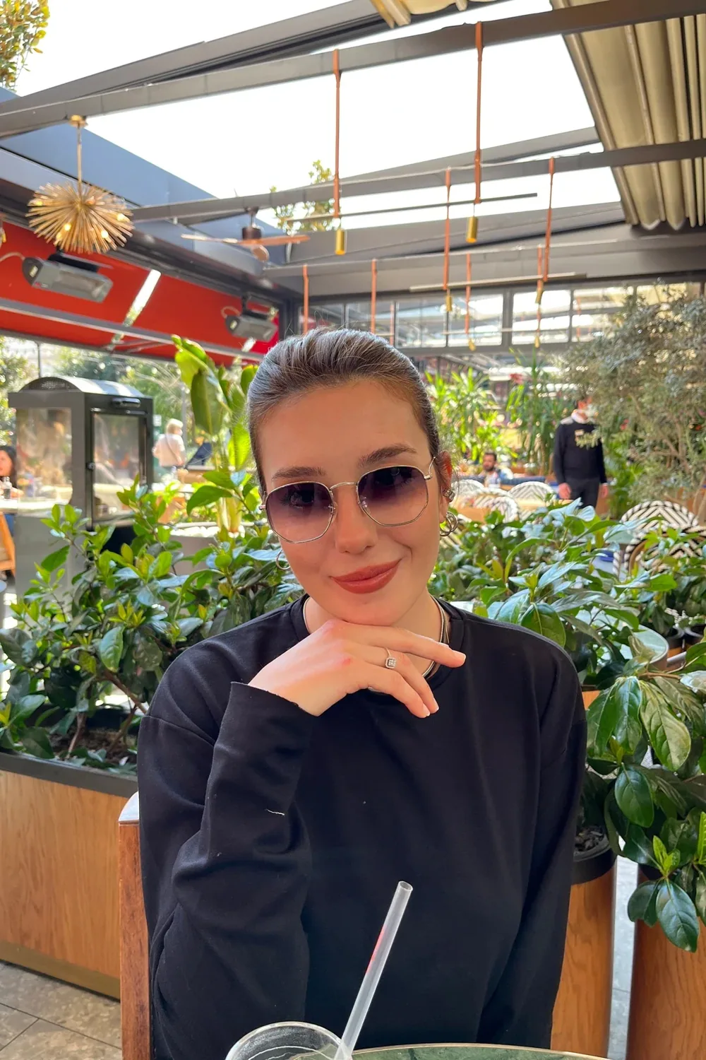 نظارة شمسية معدنية رفيعة بعدسة بنية مربعة - صورة 2