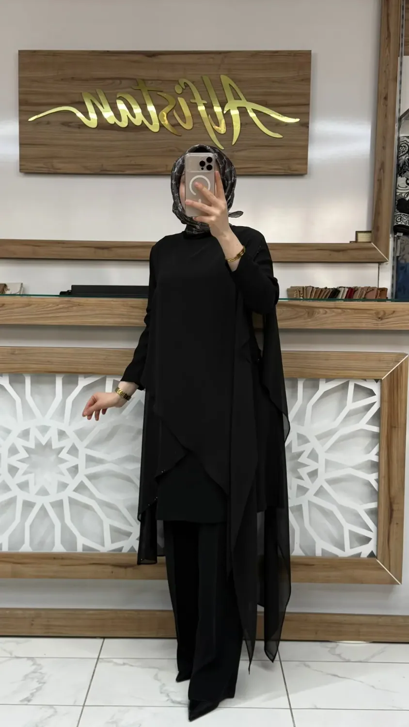 طقم سهرة أسود بطبقة شيفون غير متماثلة وتفاصيل أحجار - صورة 4
