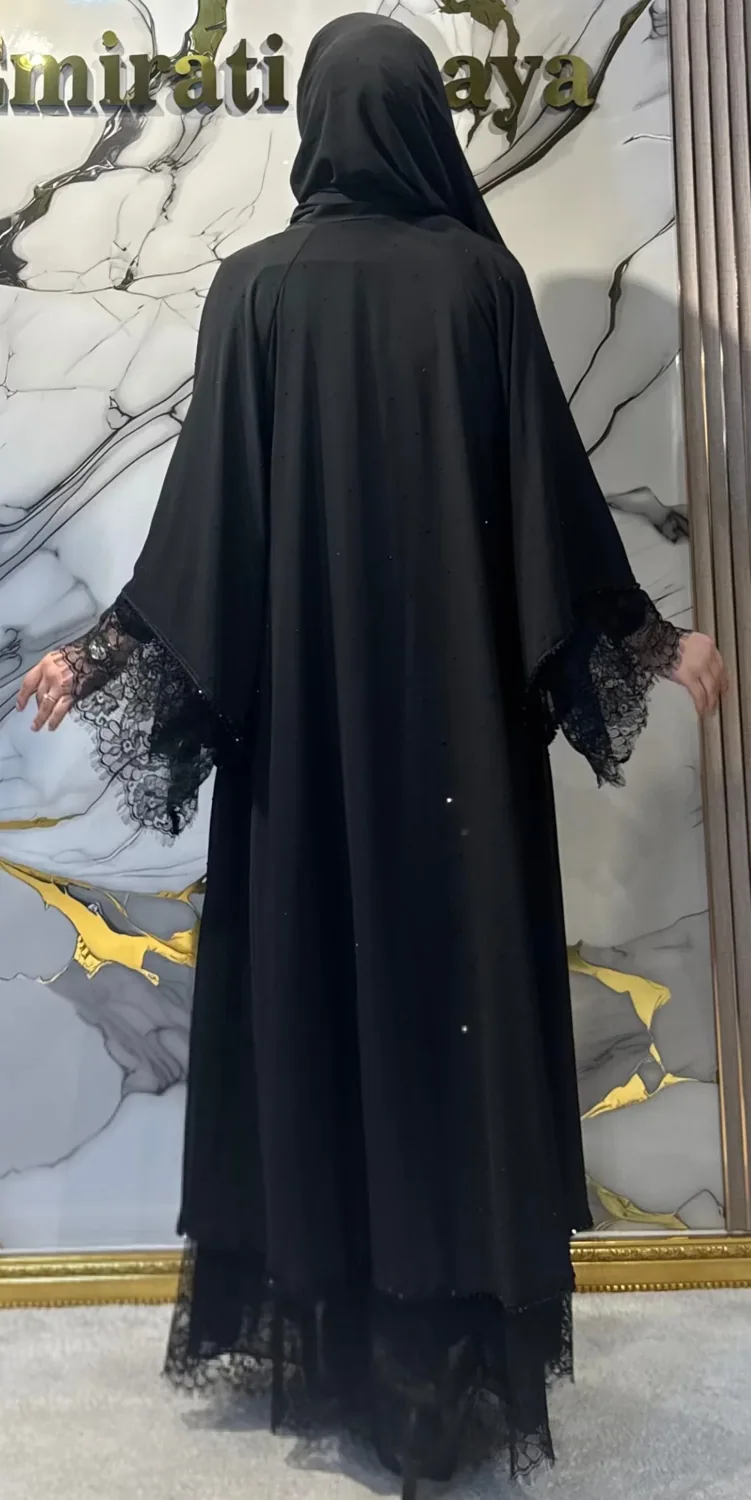 عباية سوداء بأحجار دقيقة وأطراف من دانتيل التول - صورة 4