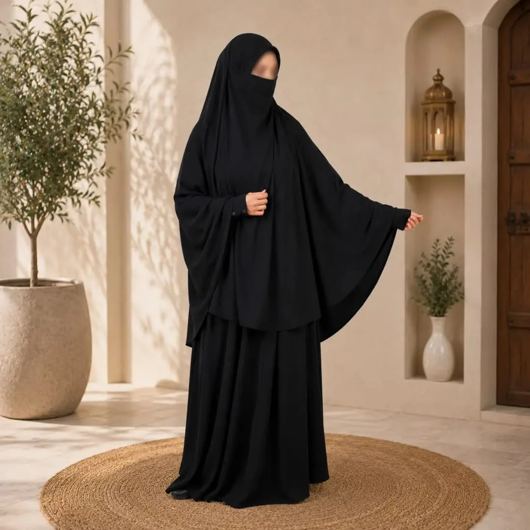 جلباب كريب بغطاء رأس سلطاني وتنورة واسعة منفصلة أسود