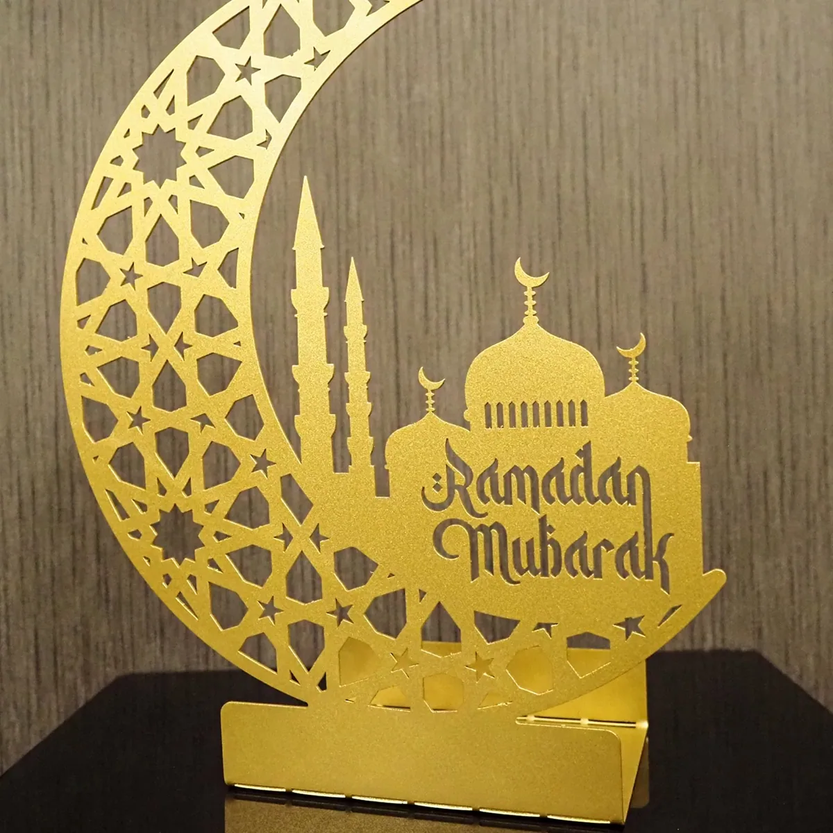 حامل شمعة بهلال مخرم ومسجد لرمضان - صورة 2