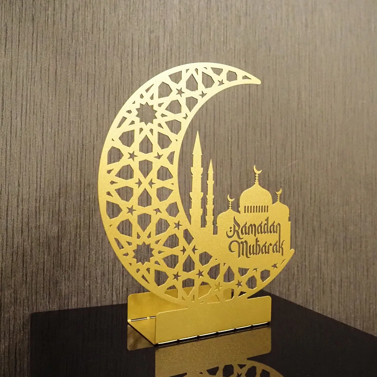حامل شمعة بهلال مخرم ومسجد لرمضان - صورة 3