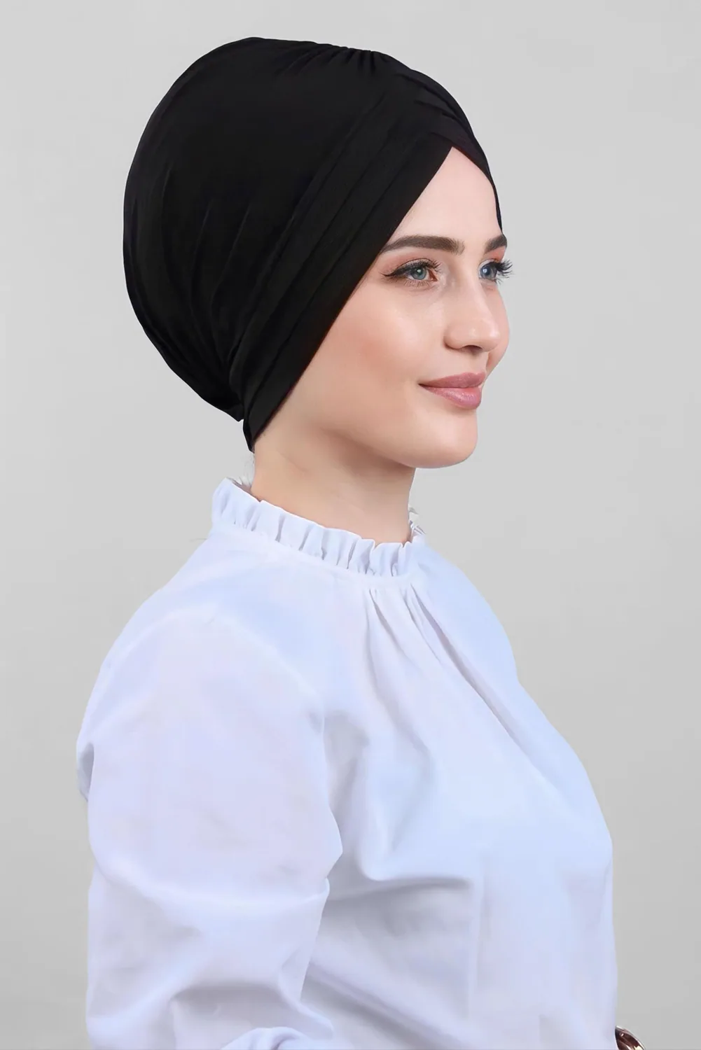 بونيه بثلاثة أشرطة