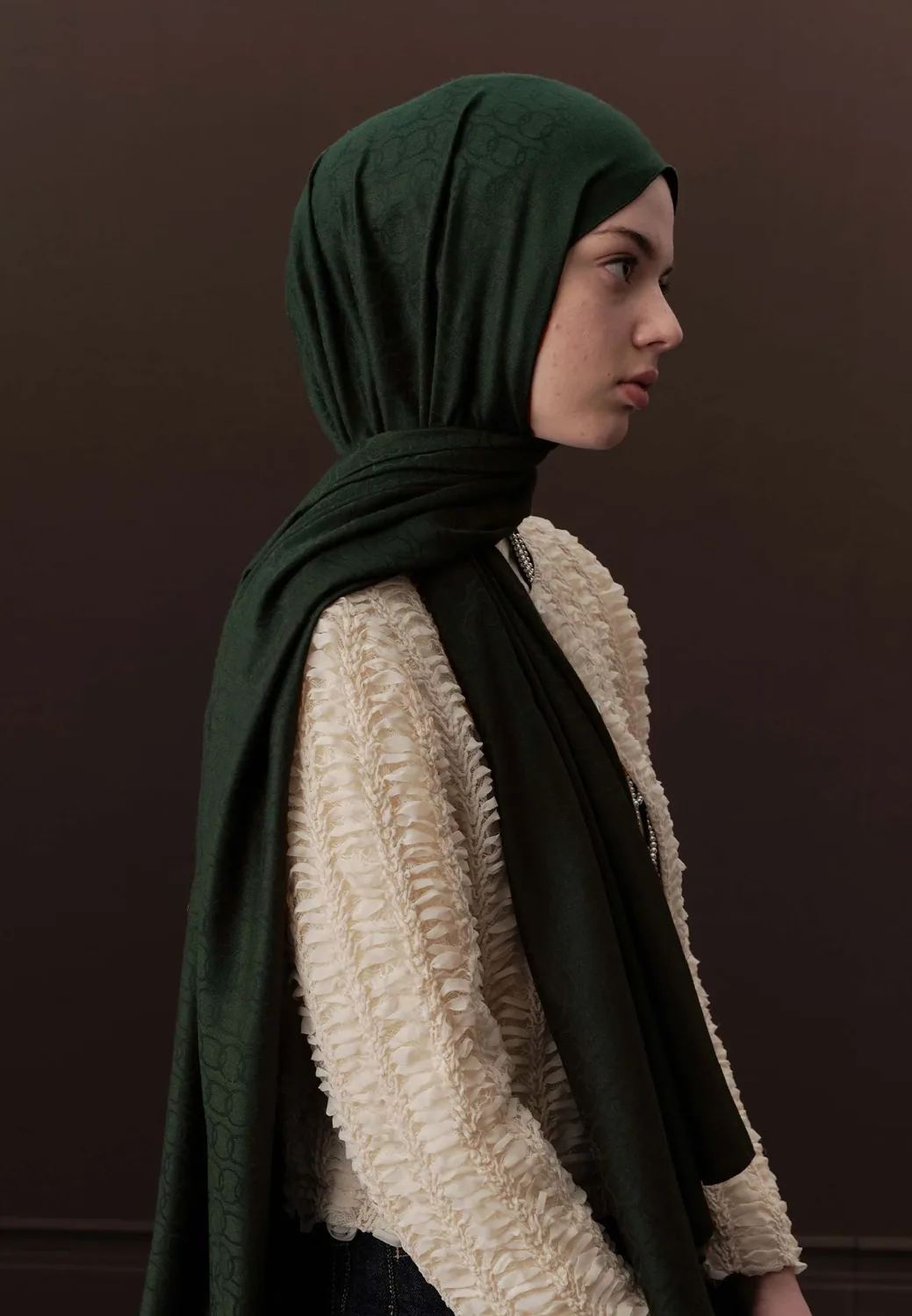شال صوفي ناعم بلون أخضر زمردي - صورة 2