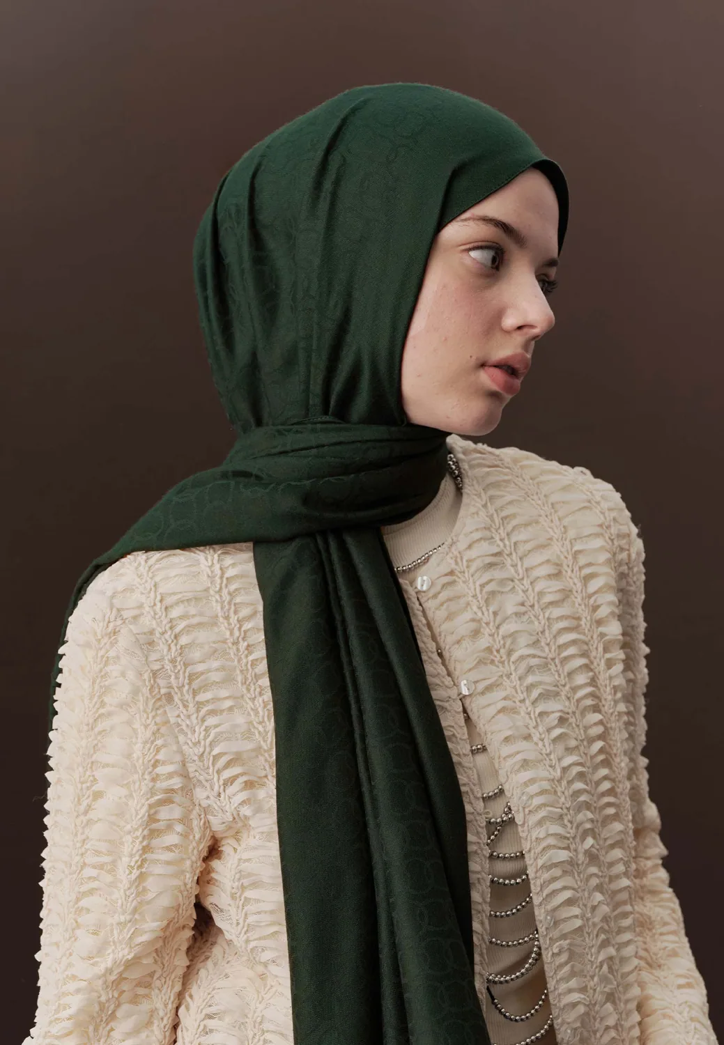 شال صوفي ناعم بلون أخضر زمردي - صورة 3