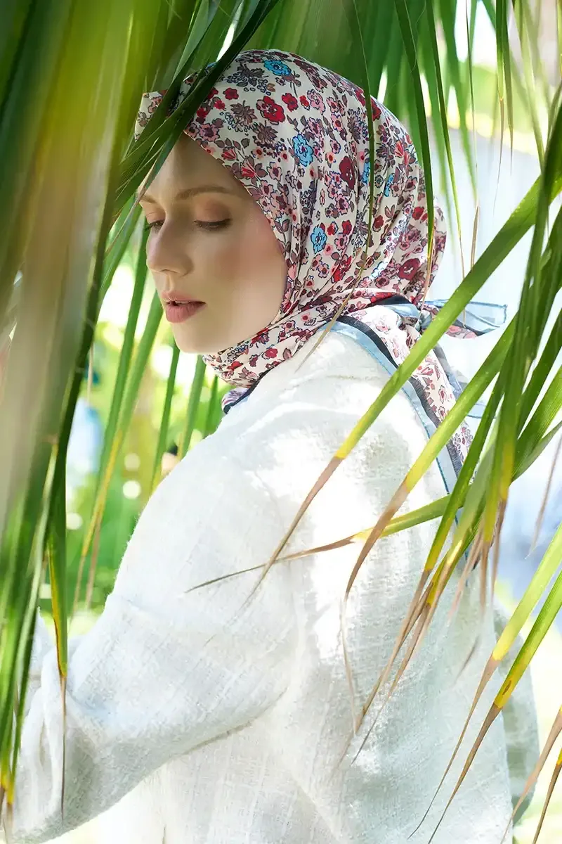 إيشارب ناعم منقوش بلون أزرق 90×90 سم - صورة 2