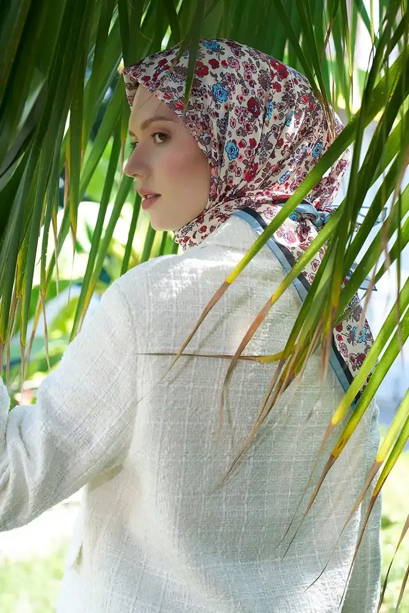 إيشارب ناعم منقوش بلون أزرق 90×90 سم - صورة 4