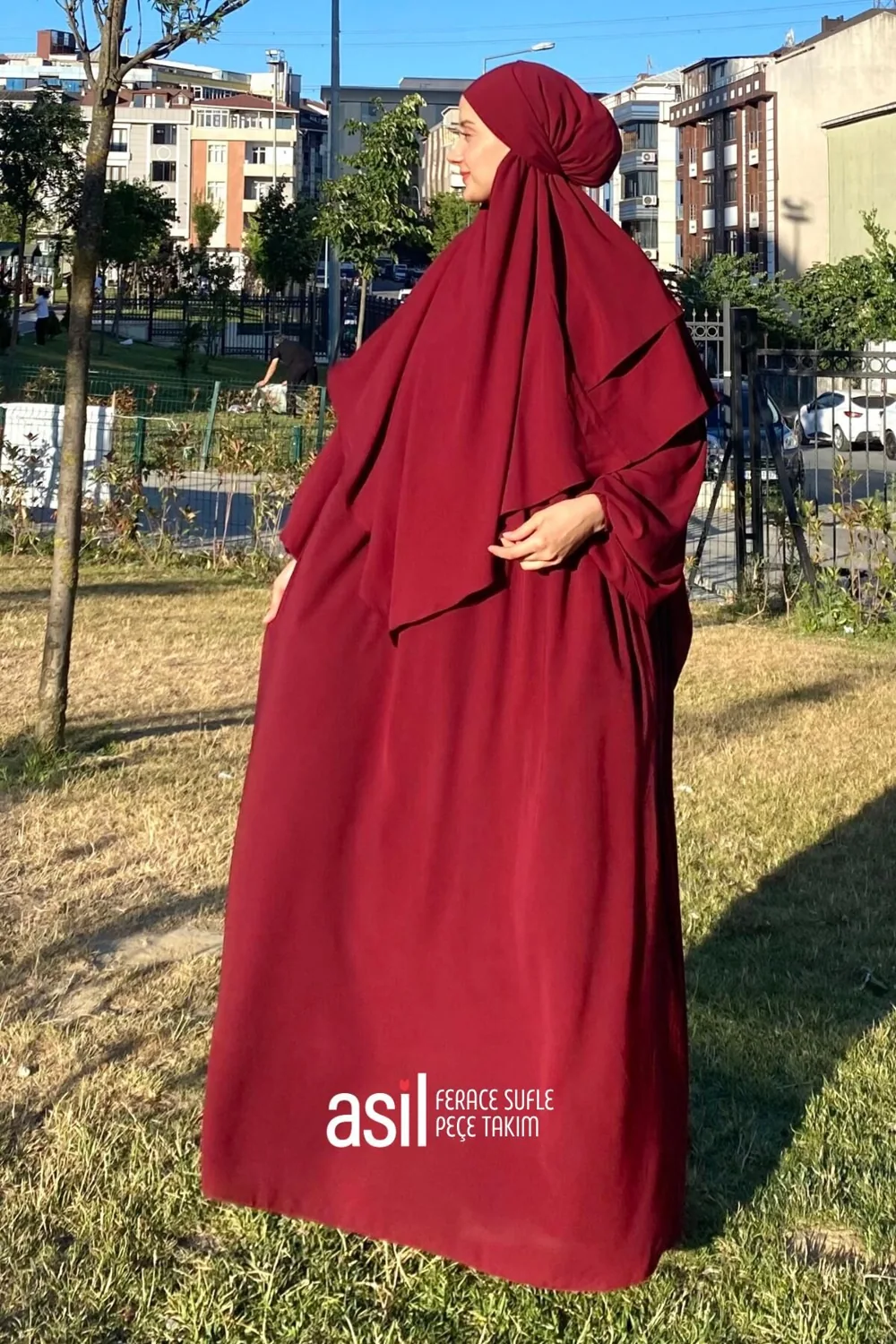 طقم فراجية وسوفلي ونقاب حرير المدينة عنابي