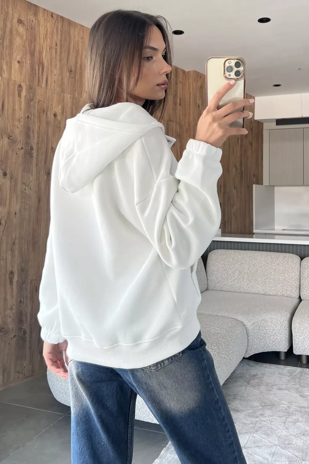 سويت شيرت نسائي سادة ببطانة داخلية ناعمة بجيب - صورة 4