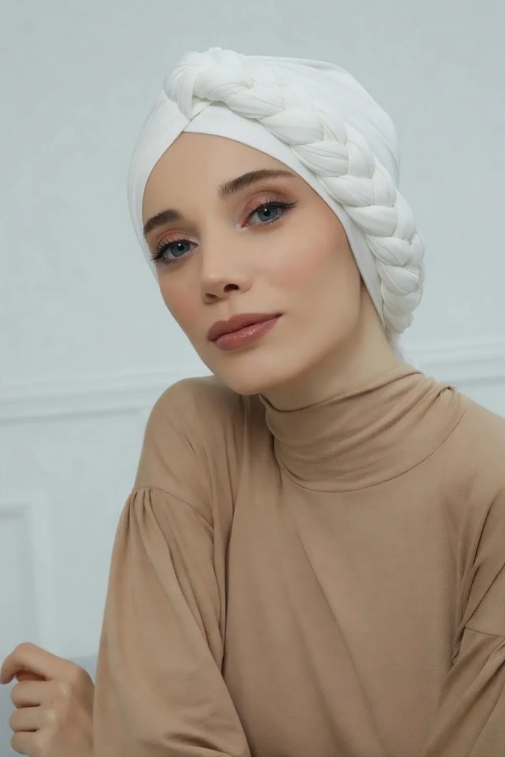 بونيه بينيه بجانب مضفر