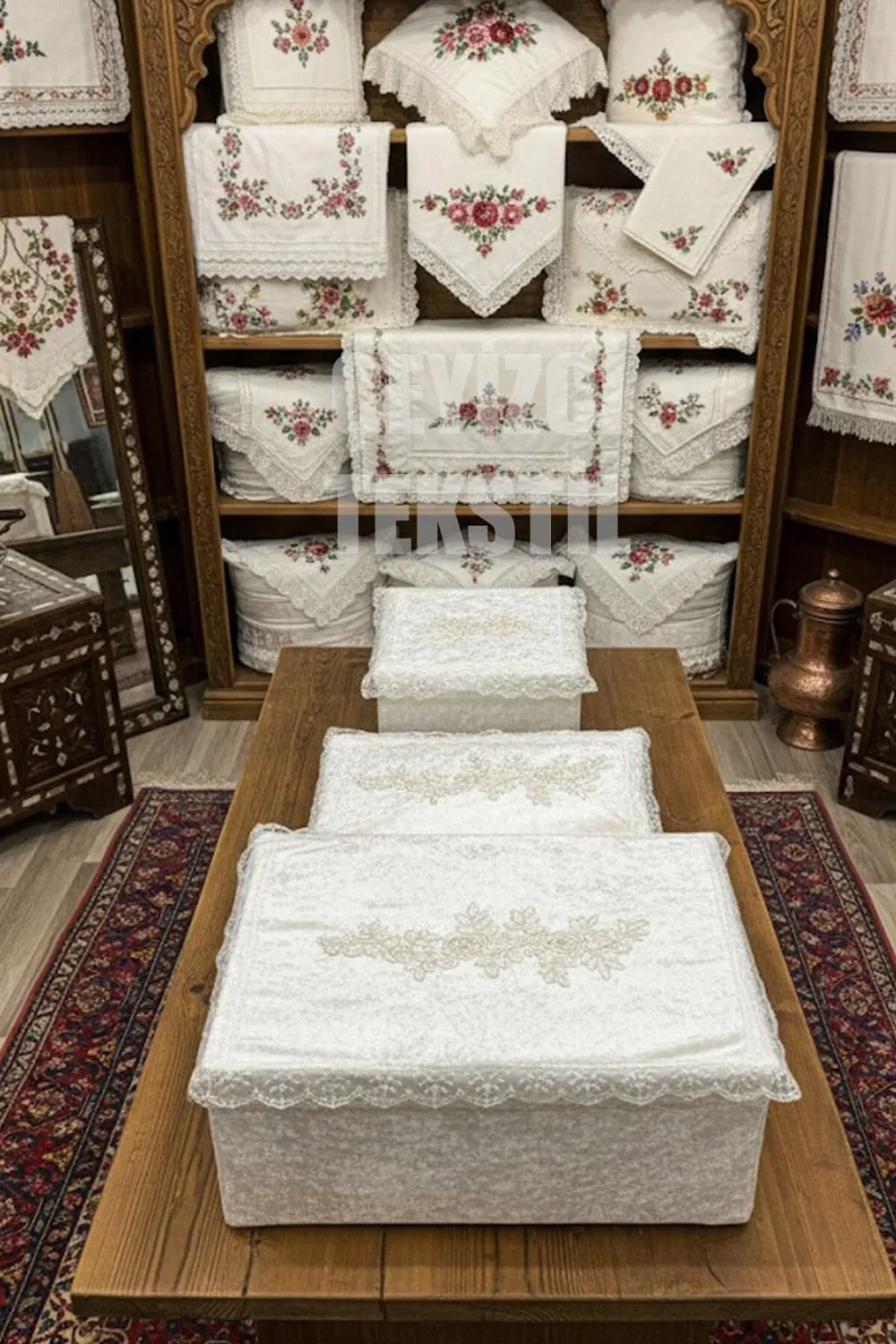 بقجة عروس من مخمل بدانتيل غيبور 3 قطع 60×40 سم