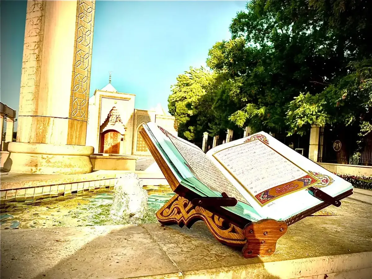 حامل مصحف مكتبي بزخرفة سلجوقية محفورة - صورة 2