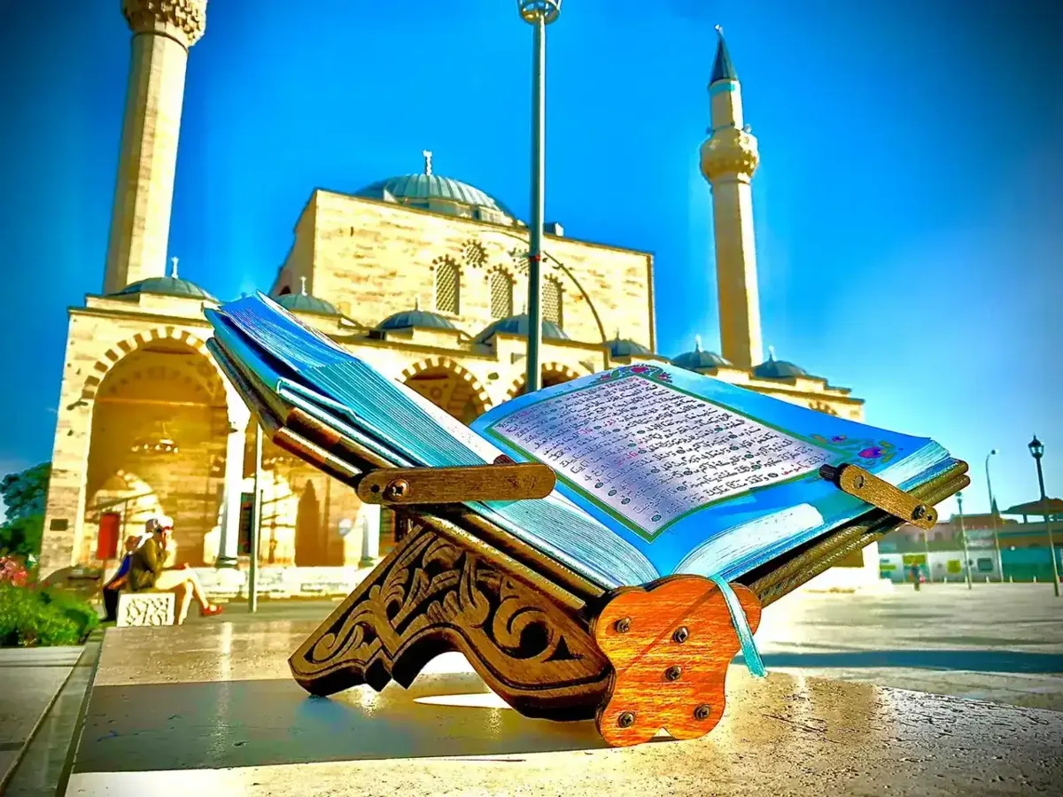 حامل مصحف مكتبي بزخرفة سلجوقية محفورة - صورة 3