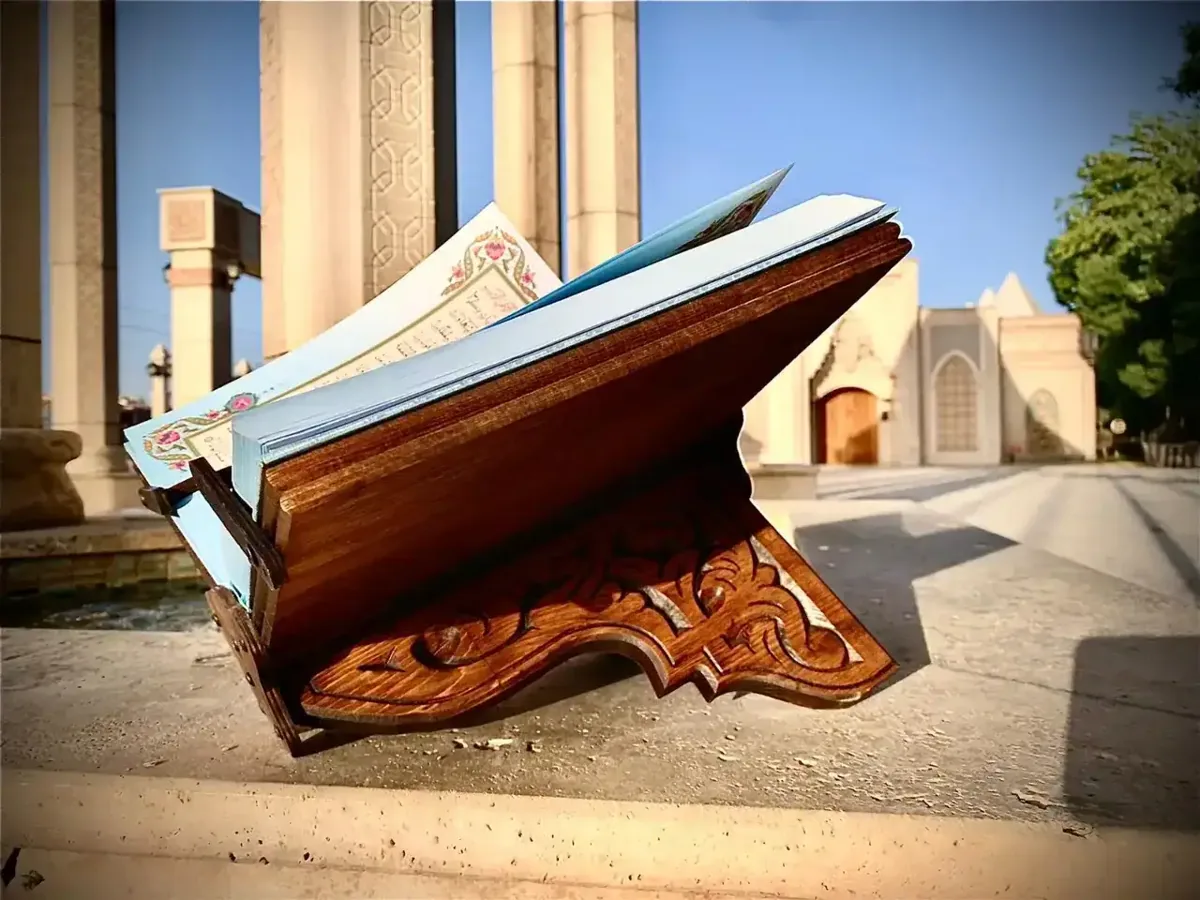 حامل مصحف مكتبي بزخرفة سلجوقية محفورة - صورة 4