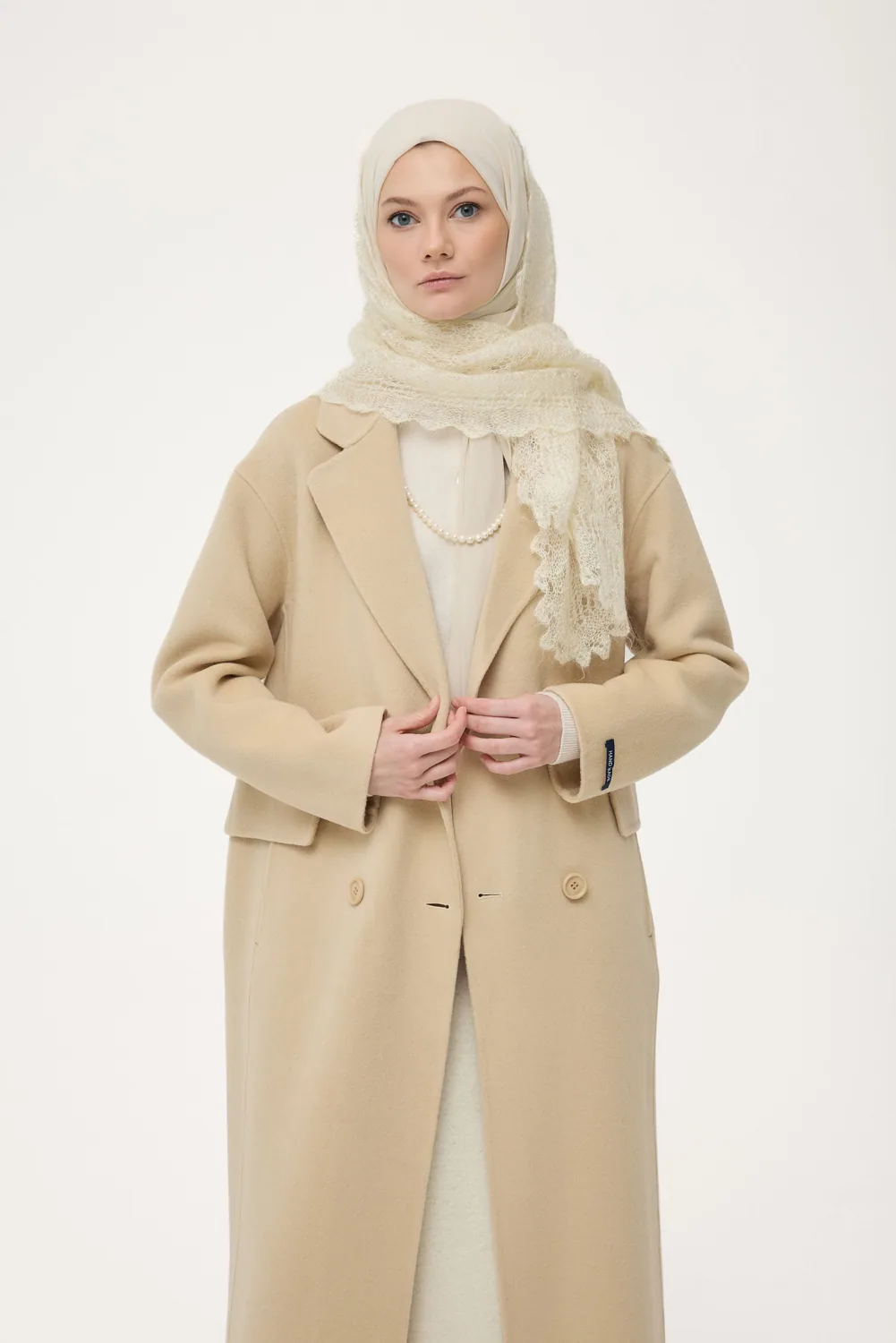 معطف صوف 100% يدوي مزدوج الأزرار بيج