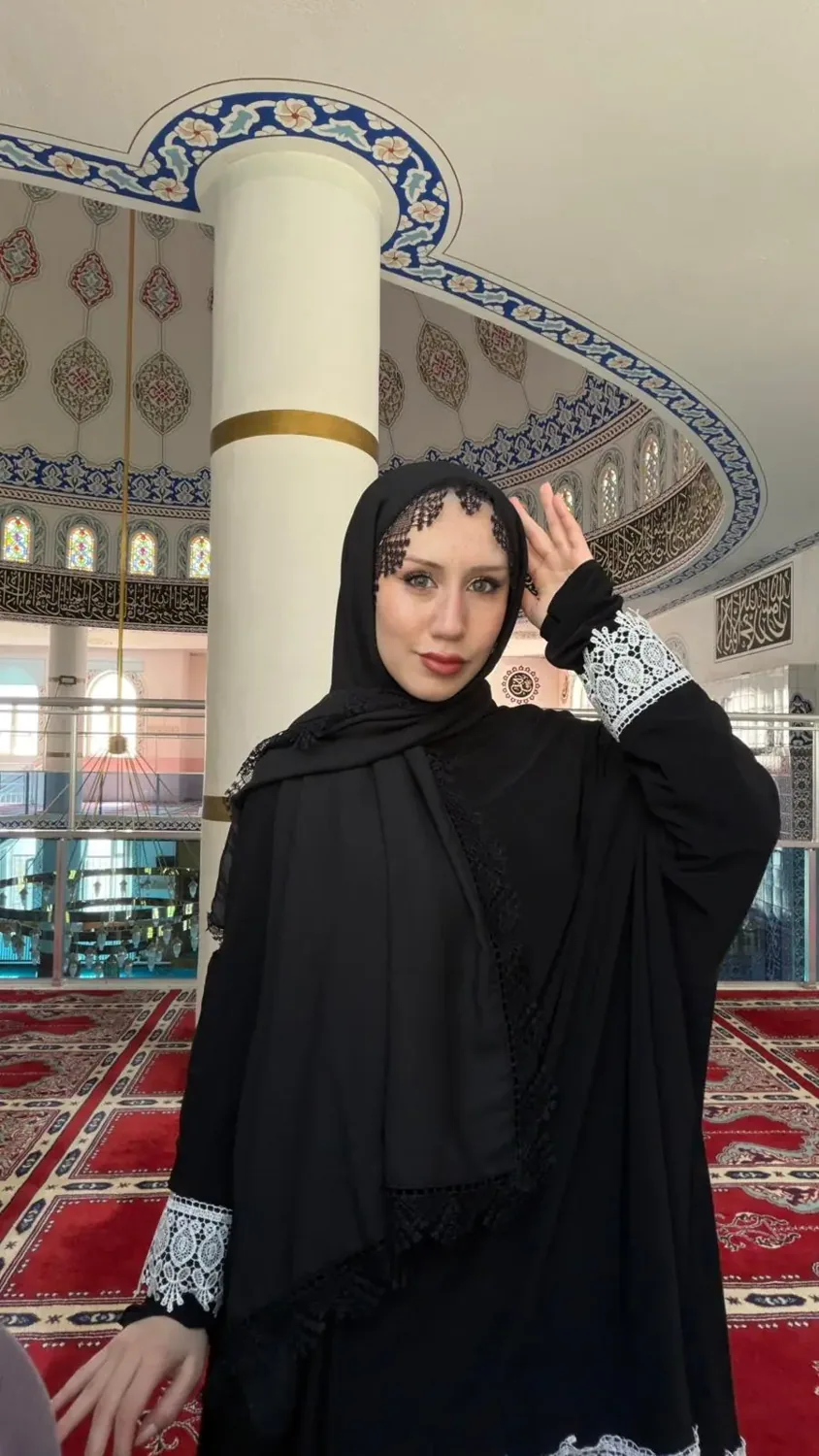 طرحة صلاة شيفون سوداء بدانتيل وتطريز إبرة - صورة 2