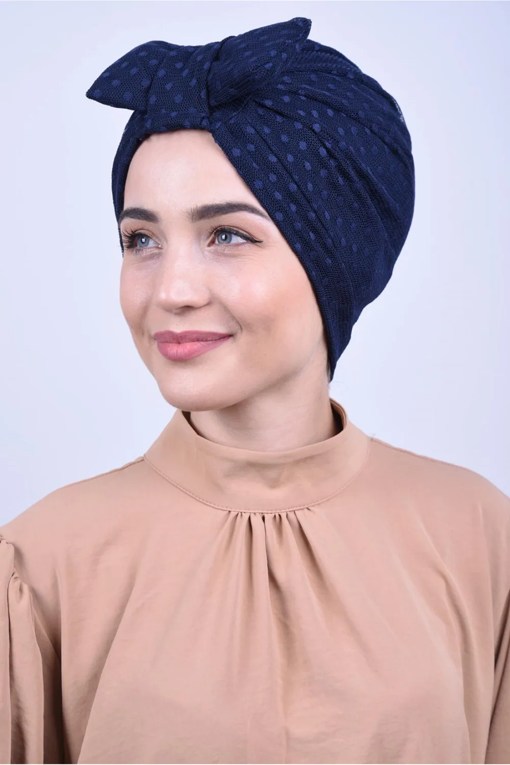 بونيه دانتيل بفيونكة خلفية كحلي - صورة 2
