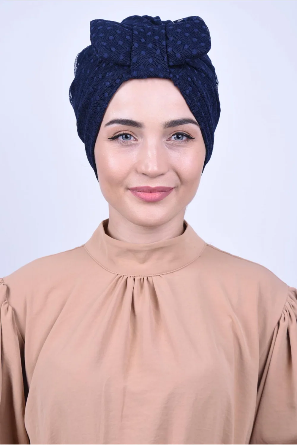 بونيه دانتيل بفيونكة خلفية كحلي - صورة 3