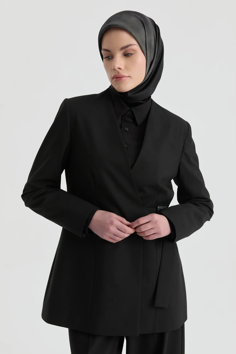 بليزر بياقة مثلثة أسود