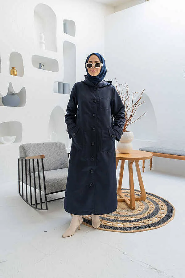 معطف كاب مبطّن بقبعة بلون كحلي