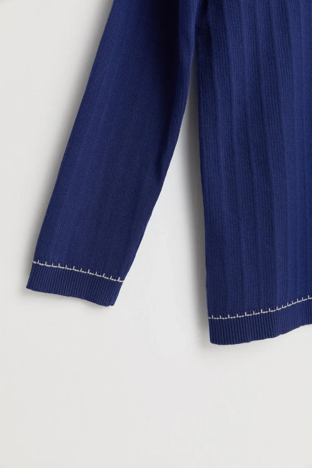 كنزة تريكو من الفيسكوز للمقاسات الكبيرة بلون كحلي - صورة 3